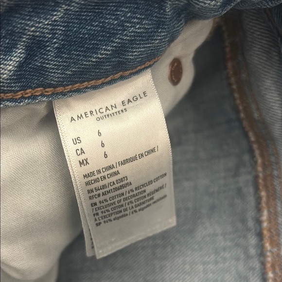 American Eagle Outfitters Women’s size 6 Blue Distressed Denim tom
Girl  Shorts - Picture 2 of 5